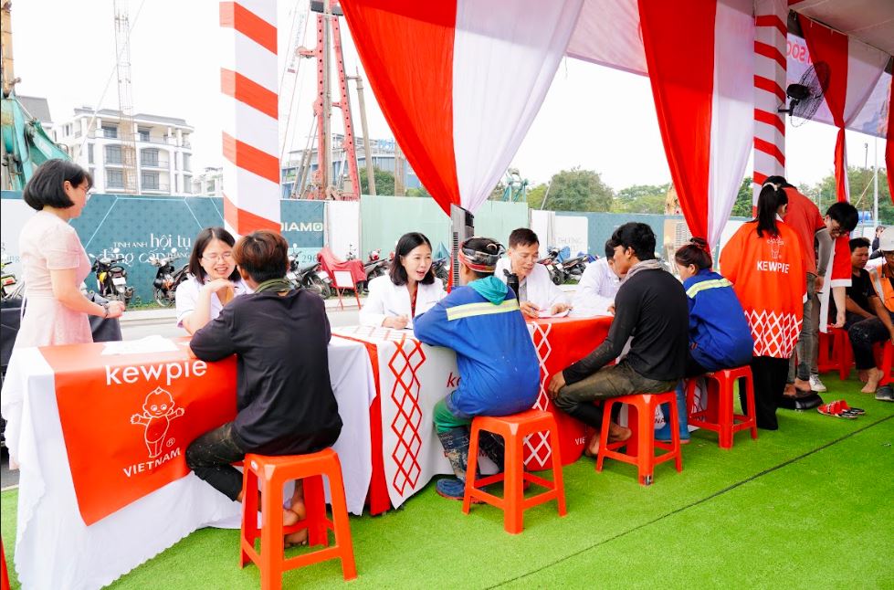 NGƯỜI LAO ĐỘNG HÀO HỨNG VỚI KIẾN THỨC SỨC KHỎE TỪ WORKSHOP “SALAD FIRST”